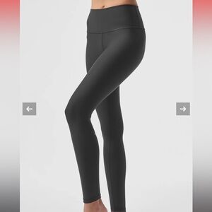 Alo Yoga Airlift Leggings in Anthracite